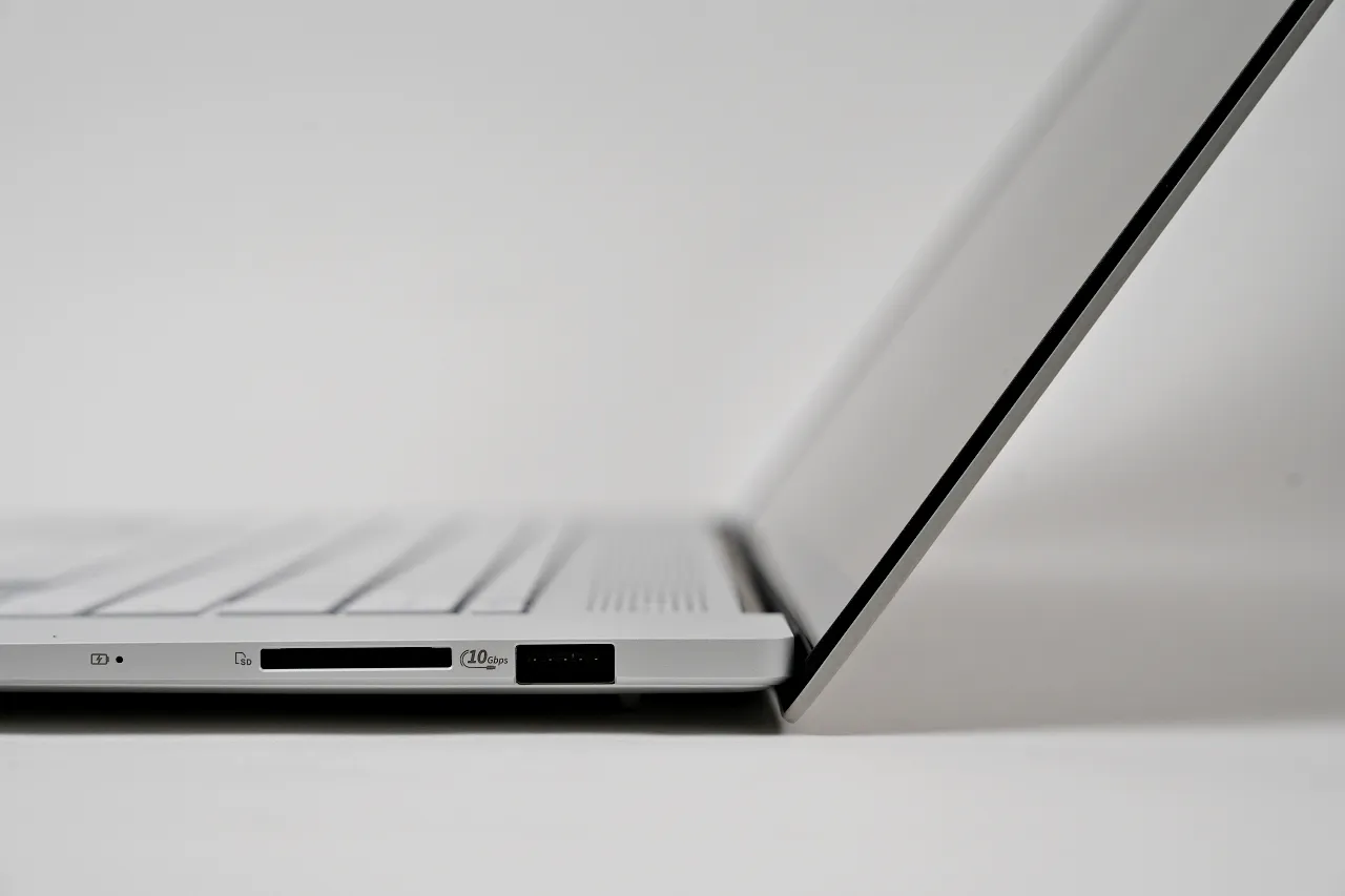14c565361b52584dc431bde073028841 - 開箱|ASUS Zenbook S16 (UX5606) Ultra7-258V