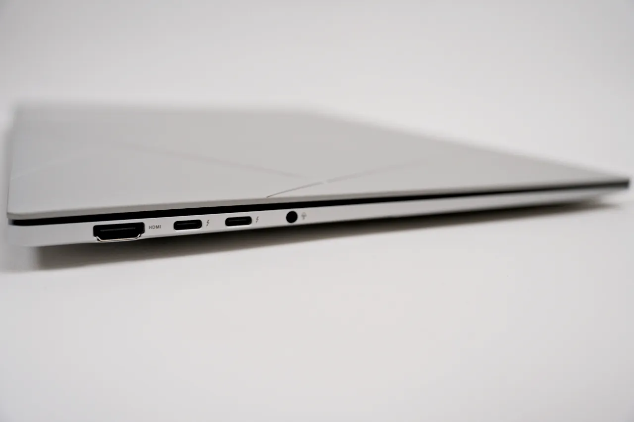 63e1d456a1fc7c4c881ac51a08666667 - 開箱|ASUS Zenbook S16 (UX5606) Ultra7-258V