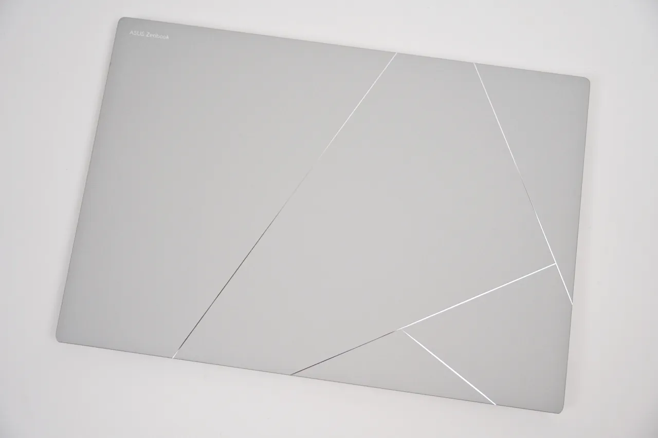 97f2e99df9591614d2abf81aca7785d0 - 開箱|ASUS Zenbook S16 (UX5606) Ultra7-258V