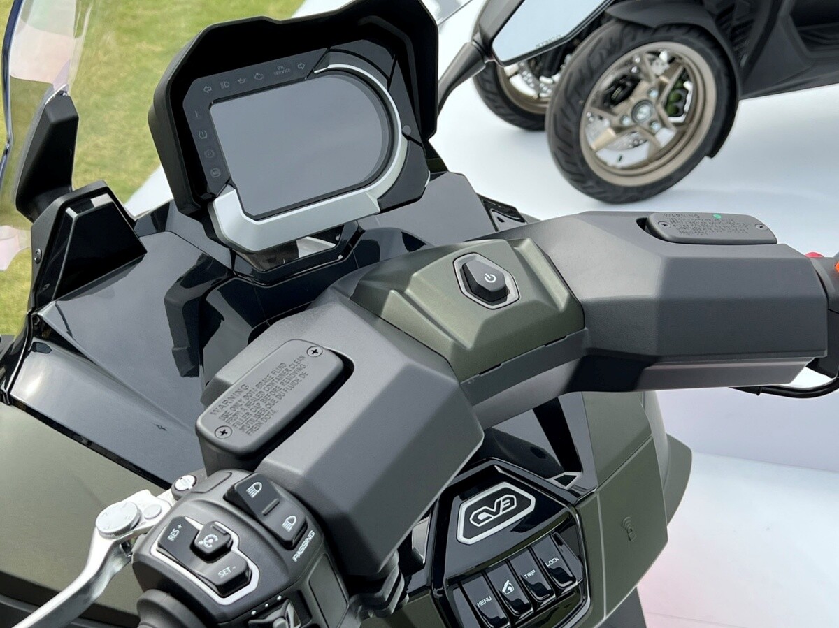 KYMCO CV3 AK550 17 - 光陽 KYMCO 發表全新車款：三輪 CV3 明年正式問世